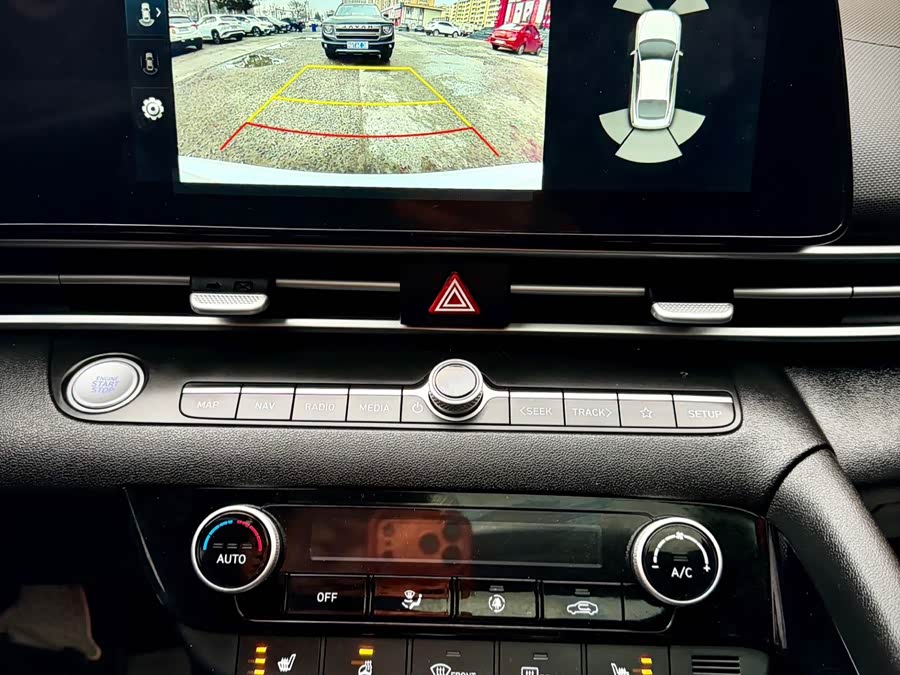 Hyundai Elantra 2023 — фото 19