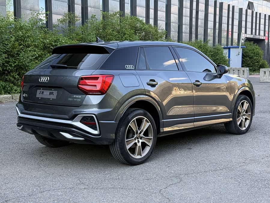 Audi Q2L 2022 — фото 20