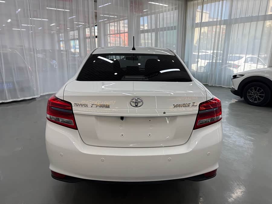 Toyota Yaris L 2022