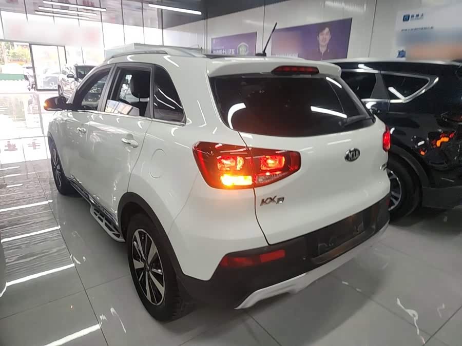 Kia KX3 Proud Running 2015