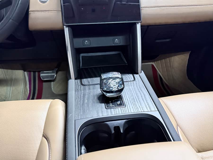 Land Rover Discovery Sport 2023 — фото 15