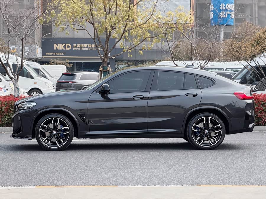 BMW X4 M40i 2022 — фото 12
