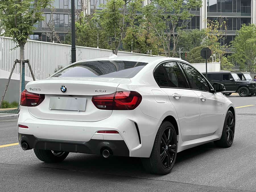 BMW 1 Series 2023 — фото 13