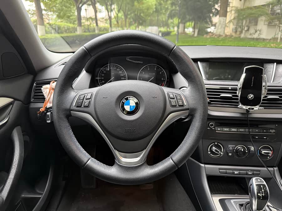 BMW X1 2015 — фото 16