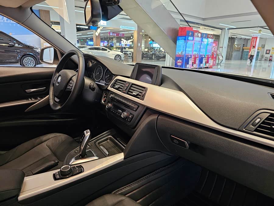BMW 3 Series 2015 — фото 12