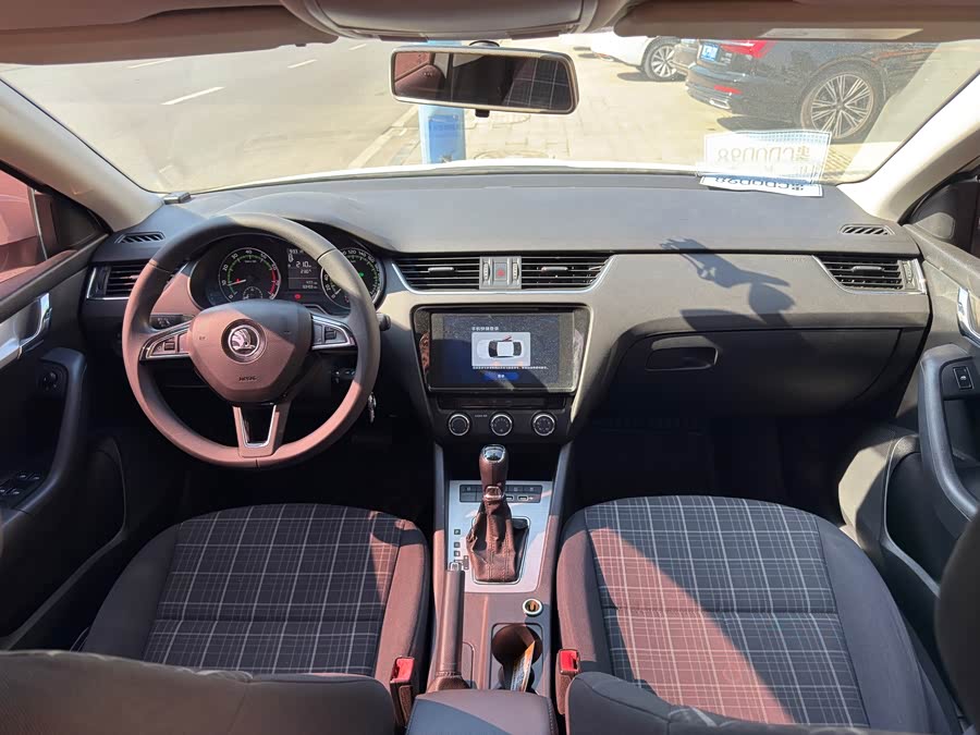 Skoda Octavia 2019 — фото 10
