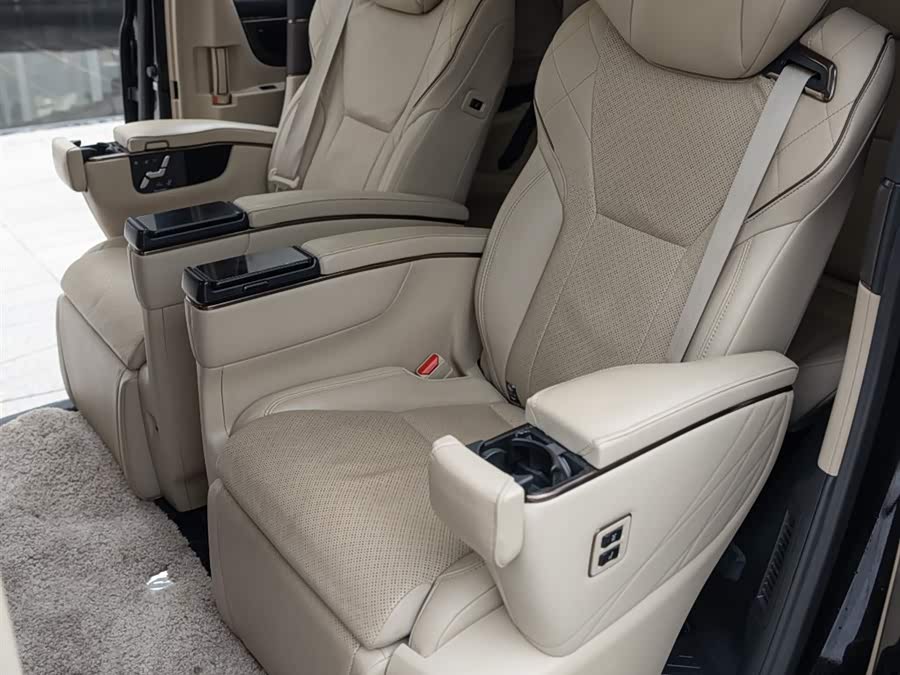 Toyota Alphard 2024 — фото 17