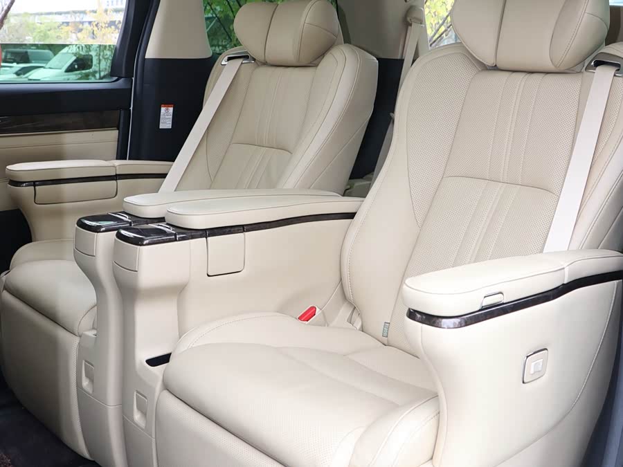 Toyota Alphard 2018 — фото 11