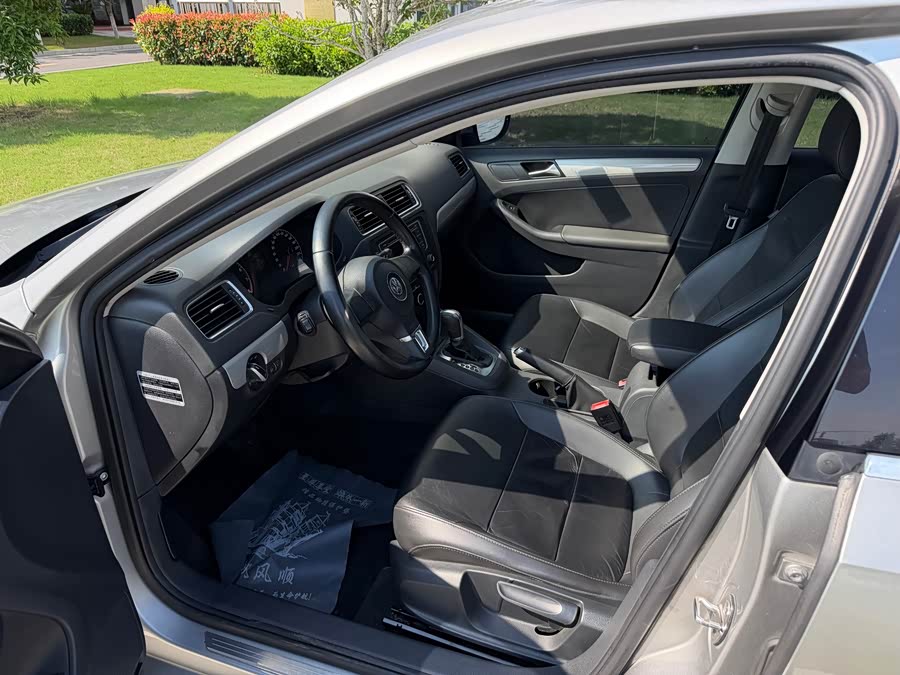 Volkswagen Sagitar 2015