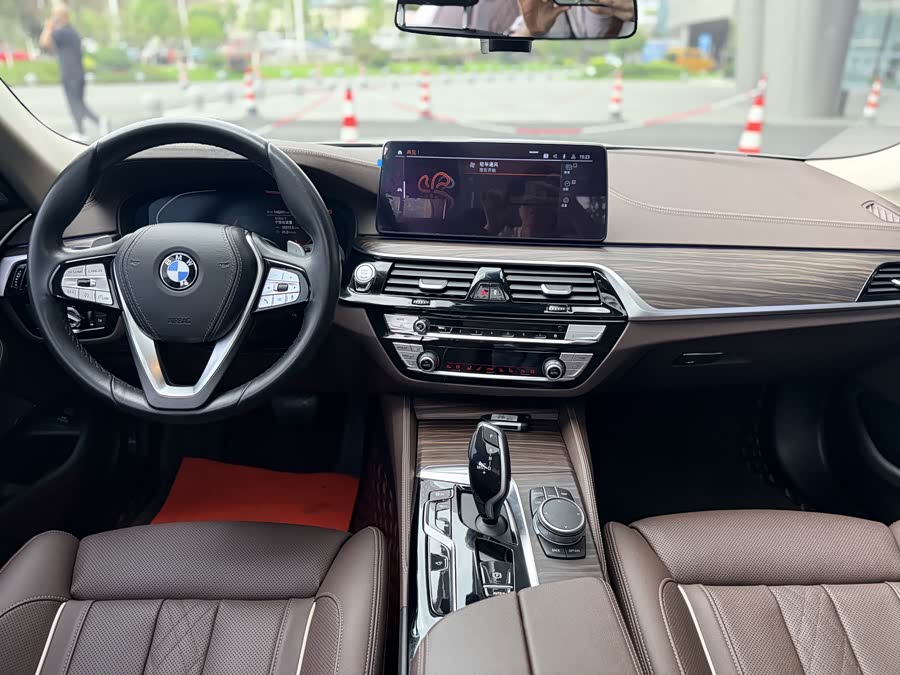 BMW 5 Series 2021 — фото 13