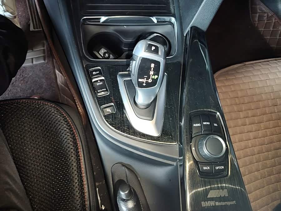 BMW 3 Series 2017 — фото 14