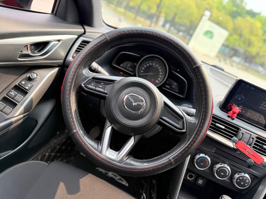 Mazda CX-4 2018 — фото 12