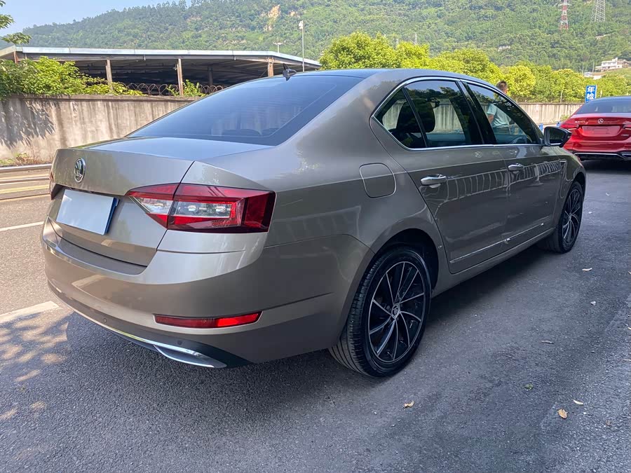 Skoda Octavia 2018 — фото 9