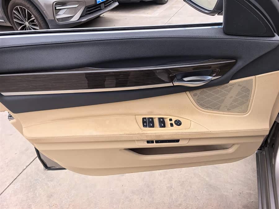 BMW 7 Series 2013 — фото 10