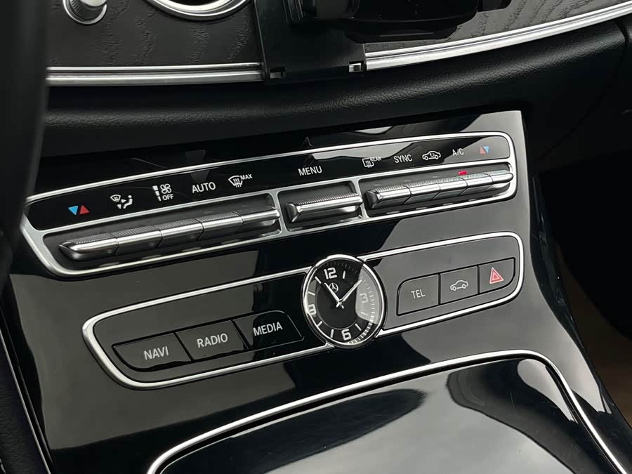 Mercedes-Benz E-Class 2016 — фото 16