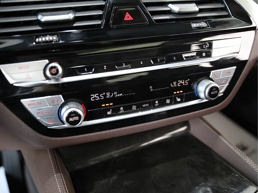 BMW 5 Series 2022 — фото 10