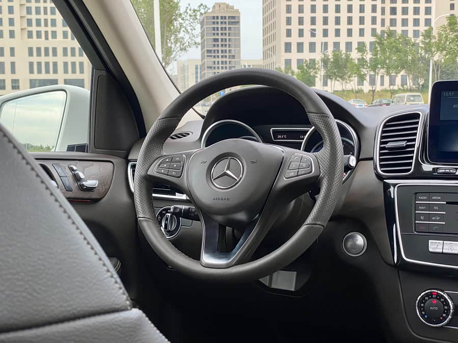 Mercedes-Benz GLE 2016 — фото 23