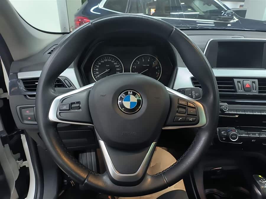 BMW X1 2016 — фото 11
