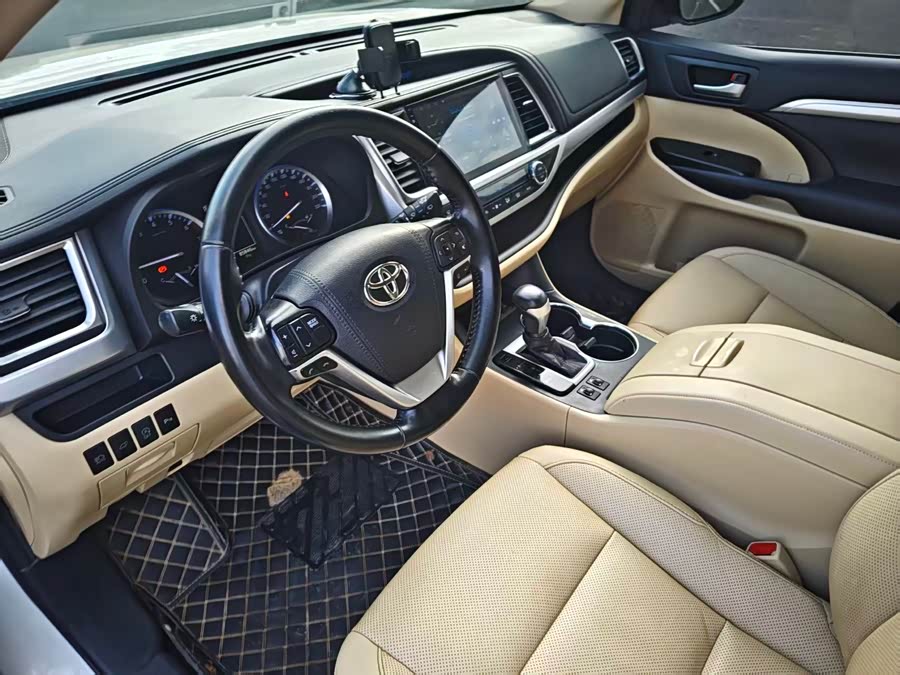 Toyota Highlander 2018 — фото 10