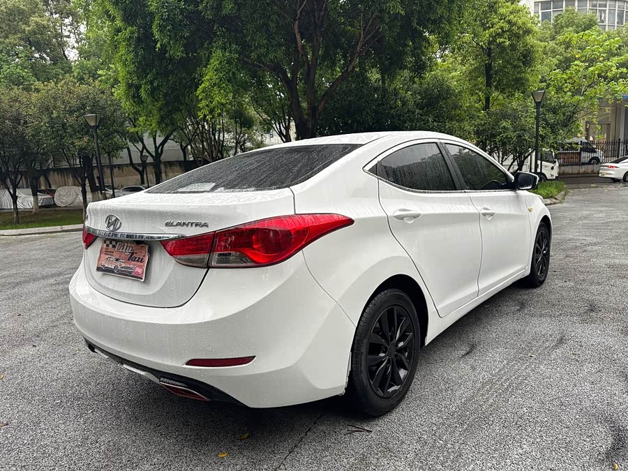 Hyundai Elantra 2015