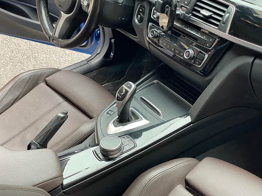BMW 3 Series 2018 — фото 16