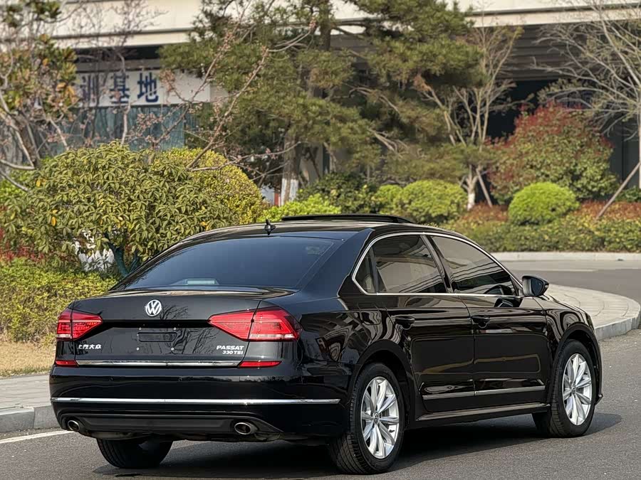 Volkswagen Passat 2016 — фото 16