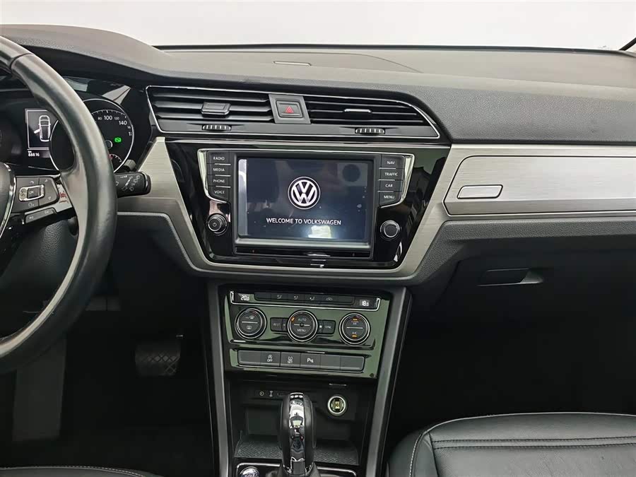 Volkswagen Touran 2018 — фото 12