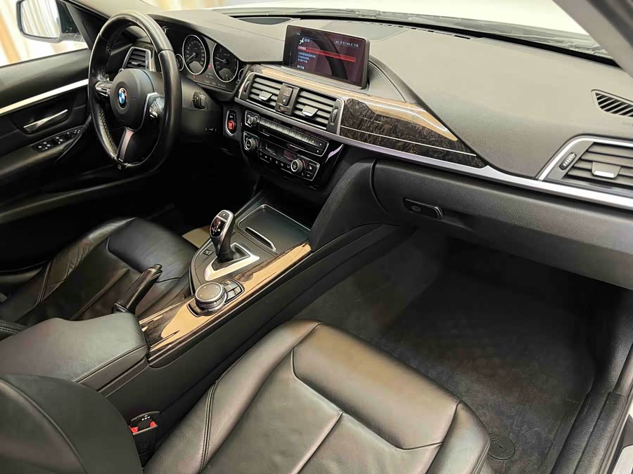 BMW 3 Series 2017 — фото 22