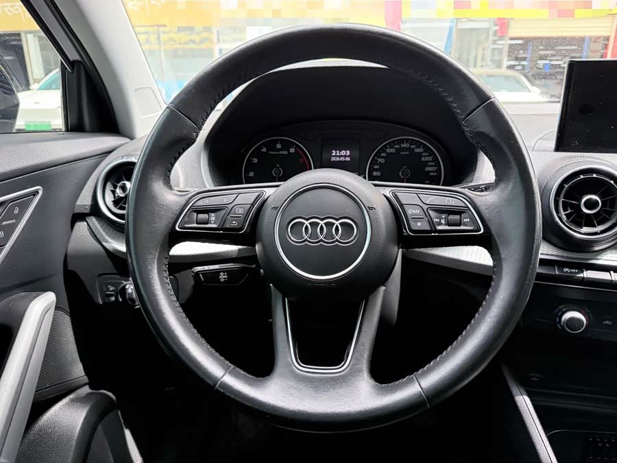 Audi Q2L 2021 — фото 16