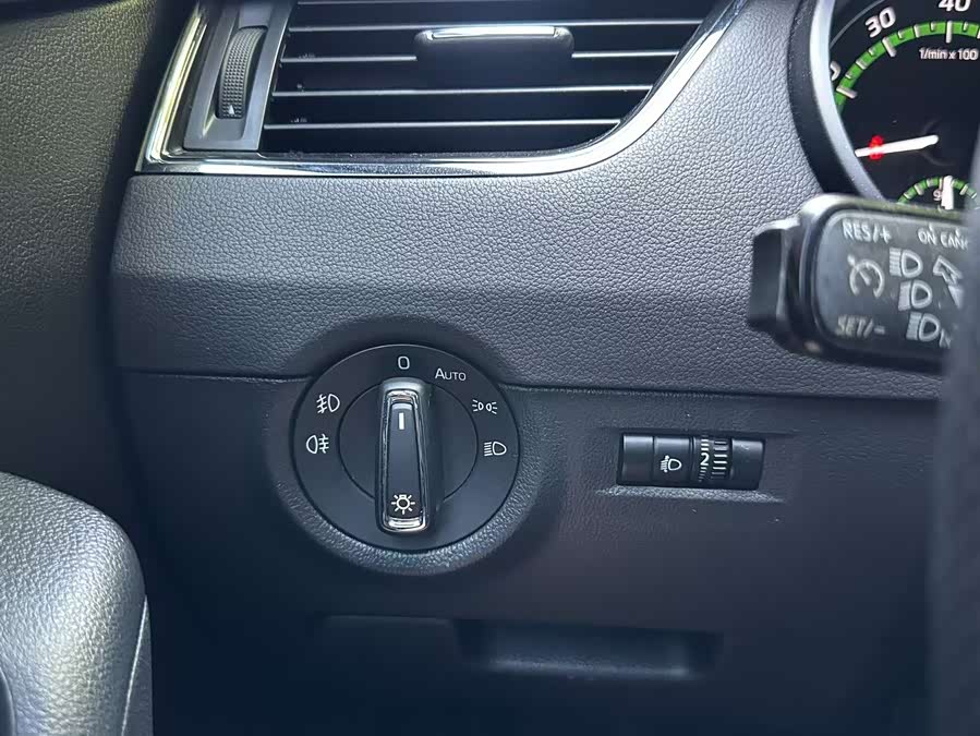 Skoda Octavia 2019 — фото 15