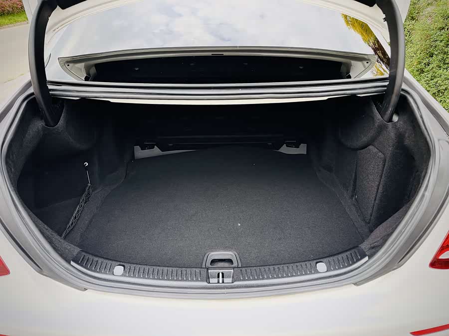 Mercedes-Benz E-Class 2017 — фото 18