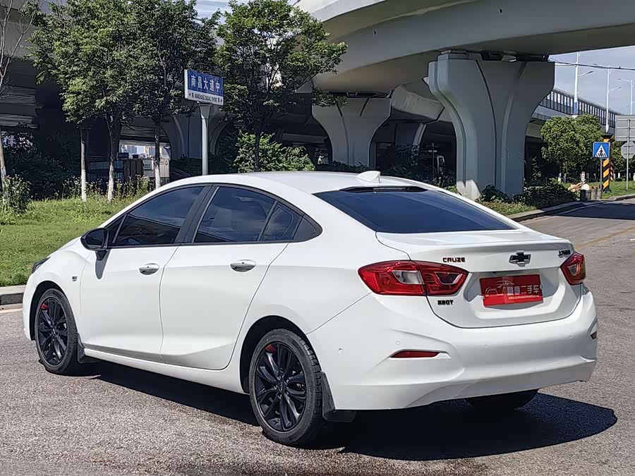 Chevrolet Cruze 2018 — фото 11