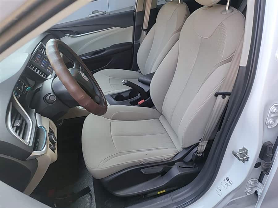 Buick Excelle 2015 — фото 15