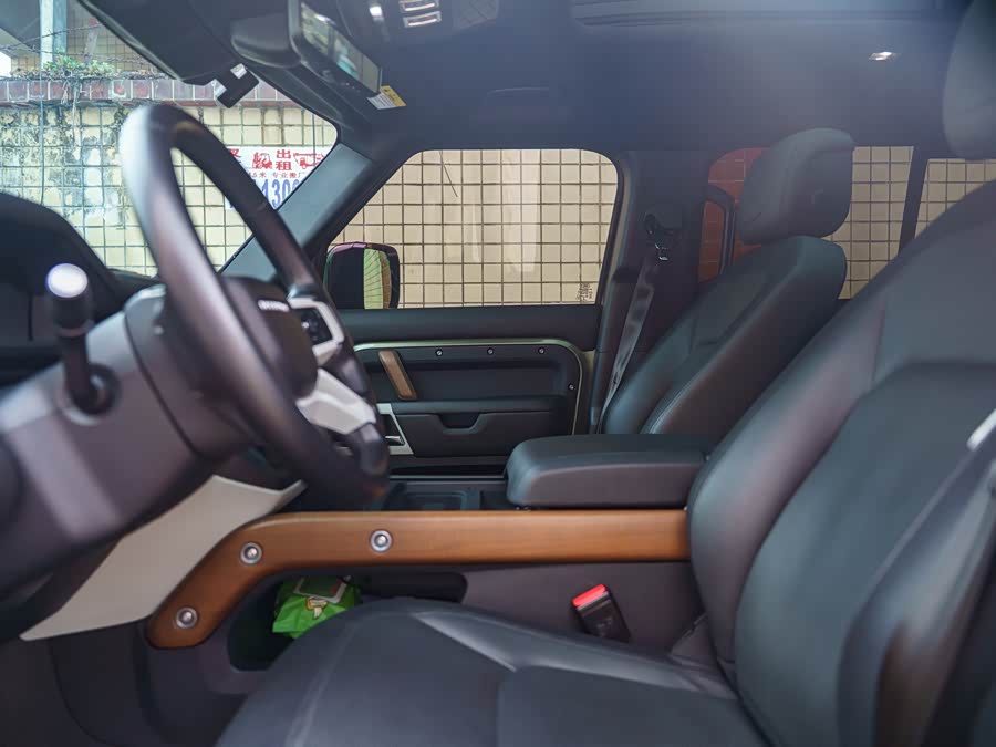 Land Rover Defender 2023 — фото 19