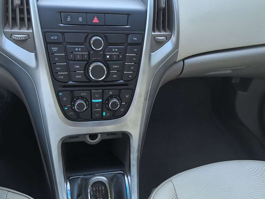 Buick Excelle 2013 — фото 20