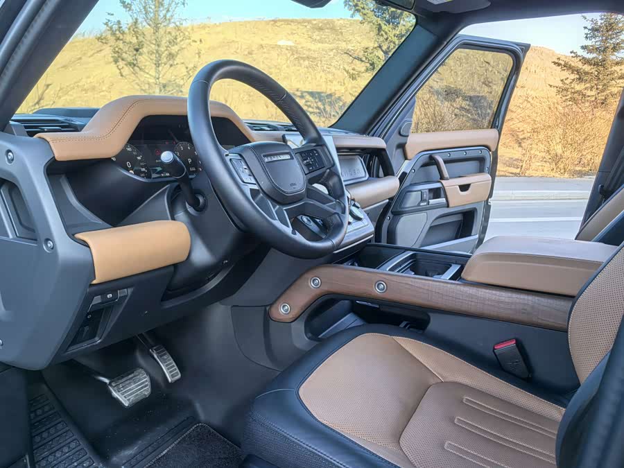 Land Rover Defender 2024 — фото 10