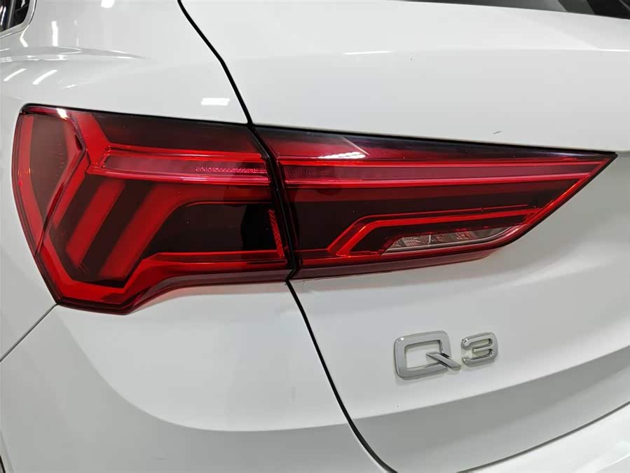 Audi Q3 2020 — фото 14