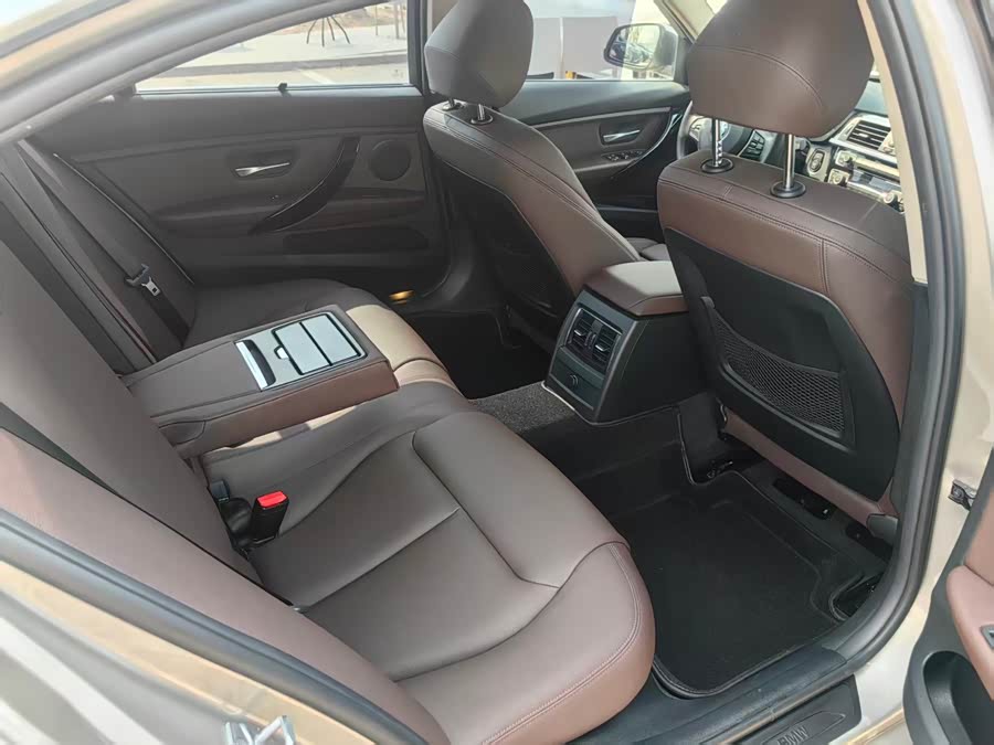BMW 3 Series 2019 — фото 13