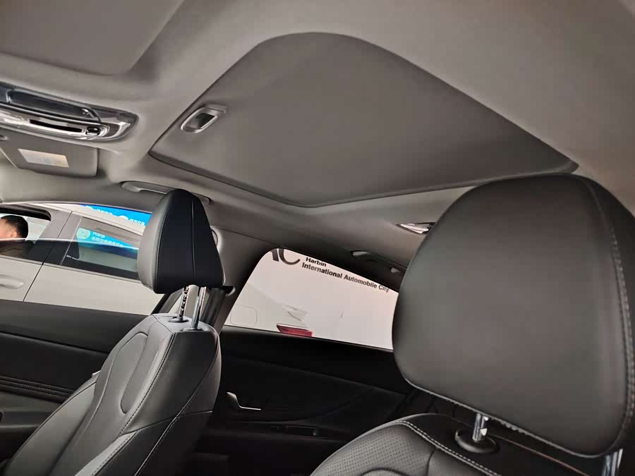 Hyundai Elantra 2023 — фото 13