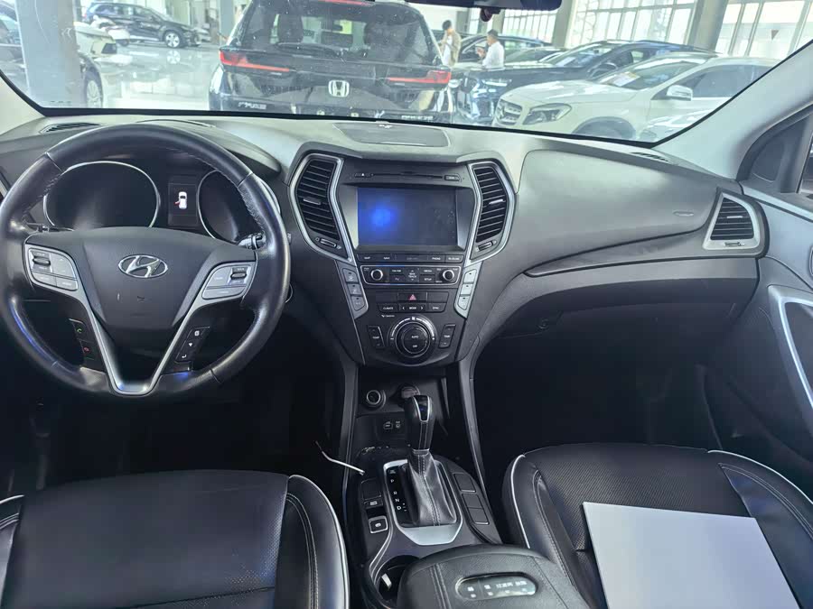 Hyundai Santa Fe 2017 — фото 9