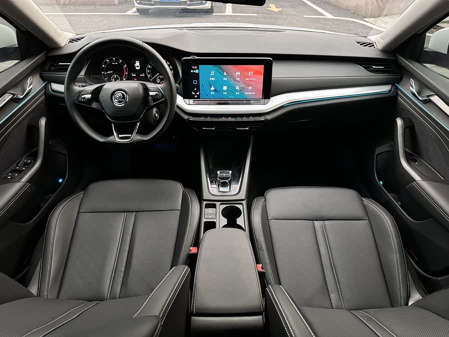 Skoda Octavia 2023 — фото 10
