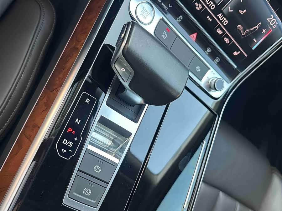 Audi A8 2018 — фото 15