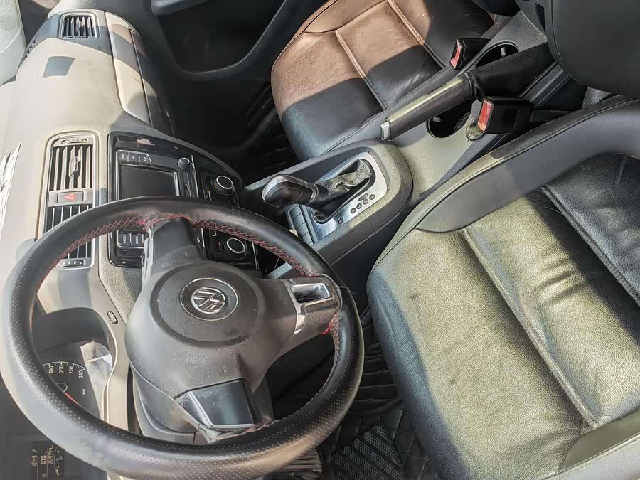 Volkswagen Sagitar 2014