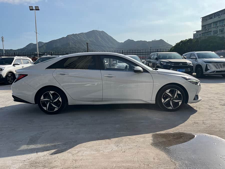Hyundai Elantra 2021