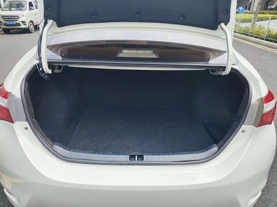 Toyota Corolla 2017 — фото 14