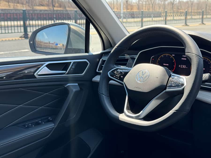 Volkswagen Tiguan L 2023 — фото 13