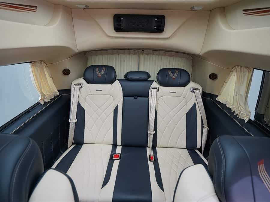 Mercedes-Benz V-Class 2022 — фото 19