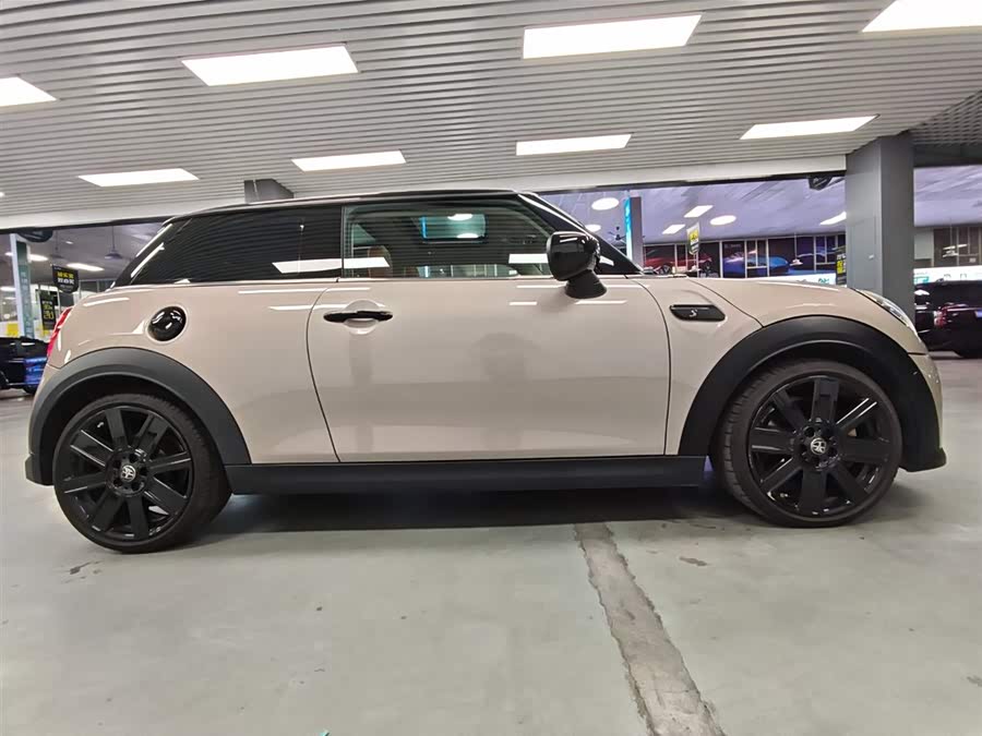 MINI MINI 2023