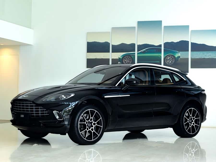 Aston Martin DBX 2024
