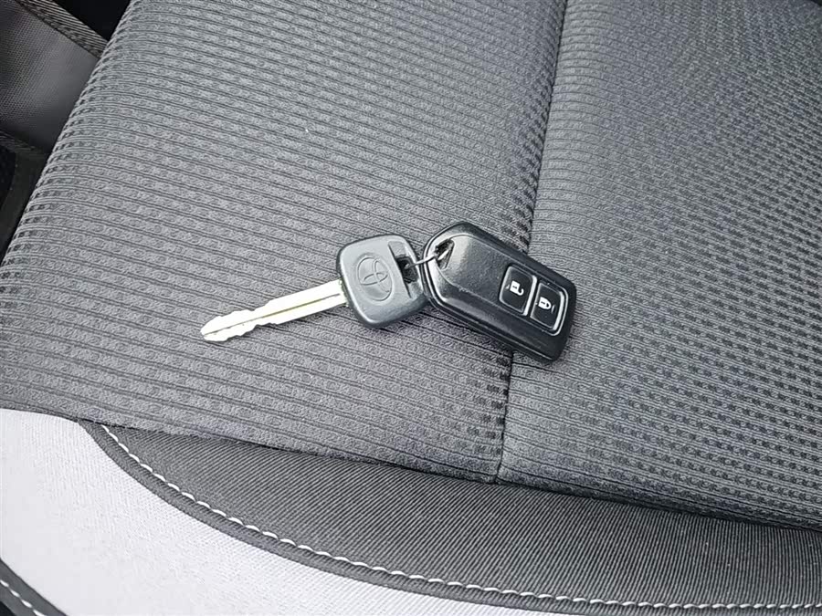Toyota Yaris L 2021 — фото 9